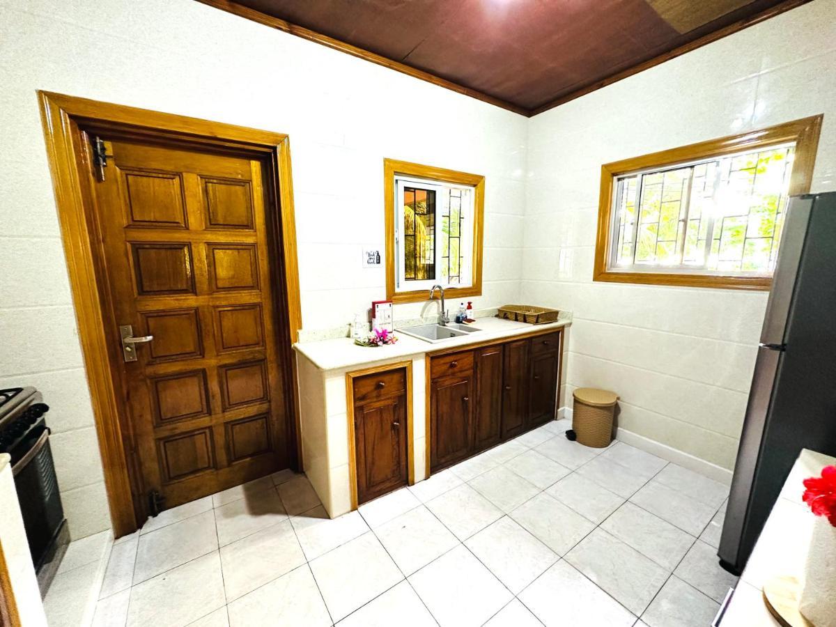 88 Days Self Catering Holidays & Accomodation Baie Lazare  エクステリア 写真
