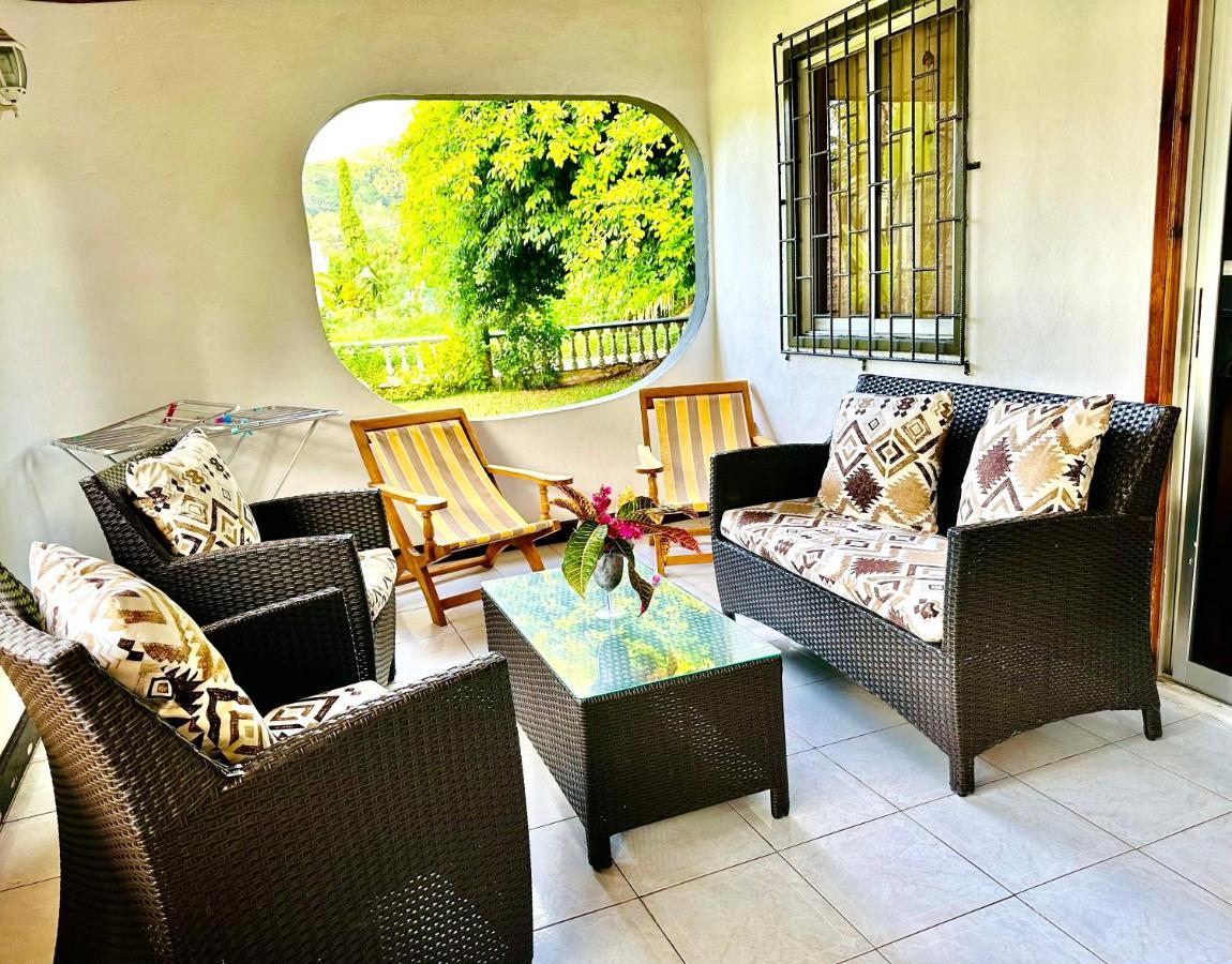 88 Days Self Catering Holidays & Accomodation Baie Lazare  エクステリア 写真